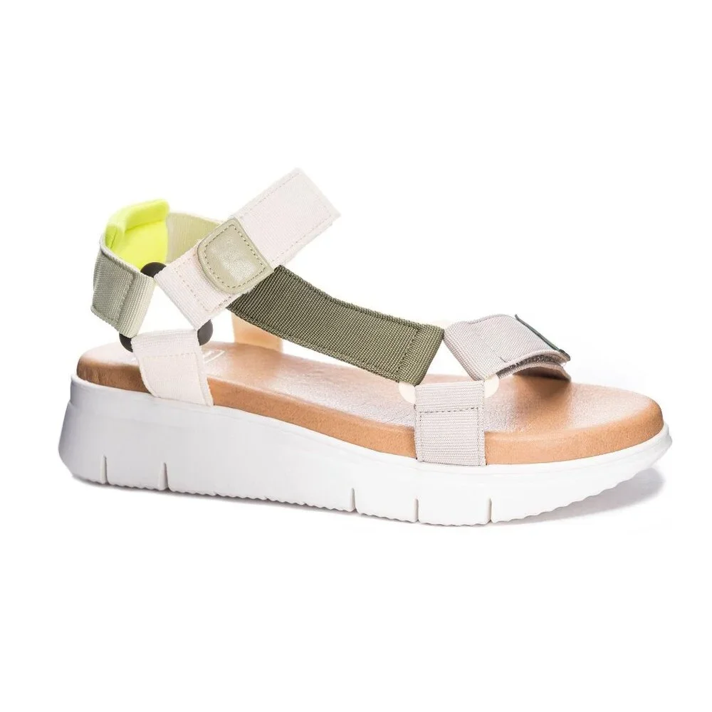 Chinese Laundry Womens Qwest Strappy Sandals, Green, 5 M